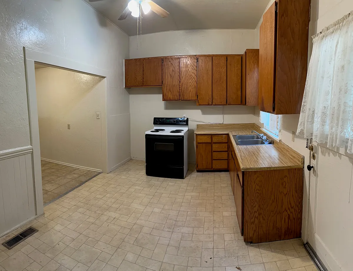 Building Photo - 487 E Valley St #B