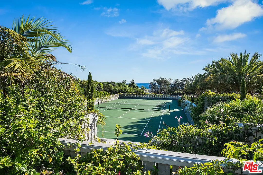7 bed, 13.0 bath, 12000 sqft, $80,000 — Photo 3