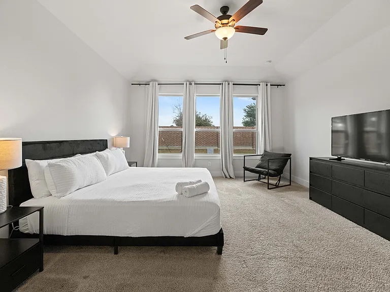 801 Lake Cove Dr — Photo 22