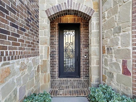 3rd image of 4820 Latour Ln