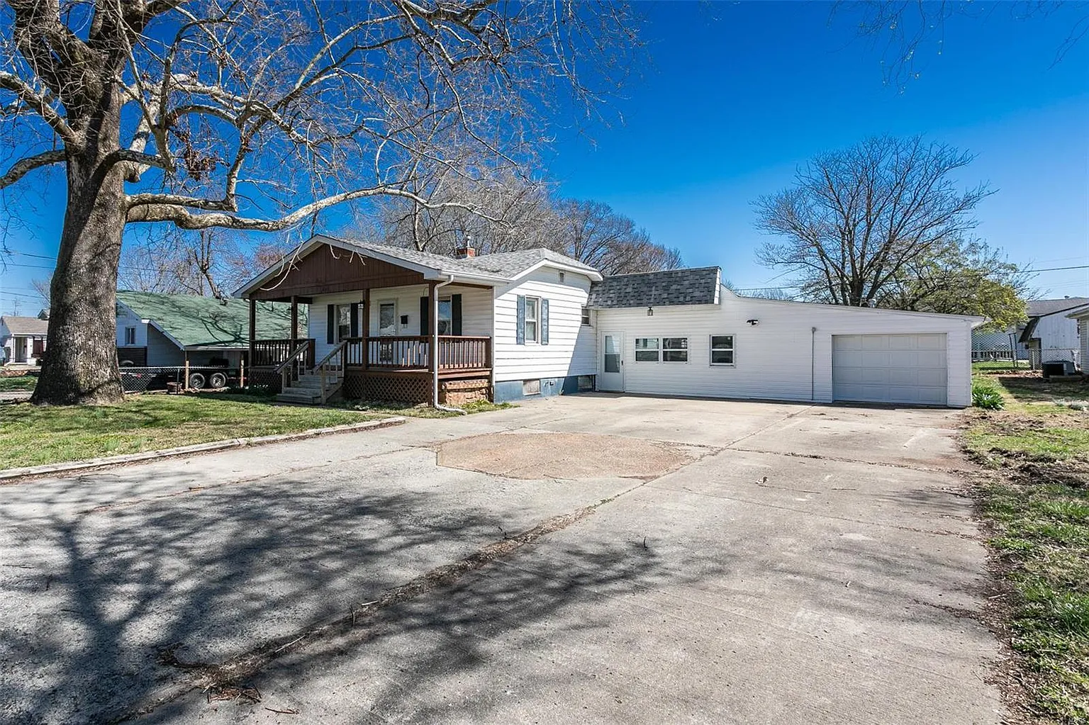 547 Sheridan St photo 1