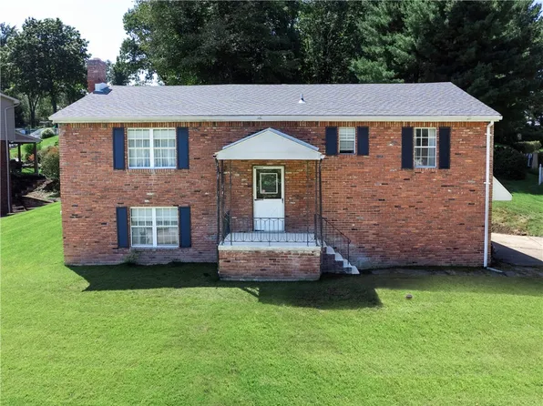 138 Terrace Ct, Trafford, PA 15085