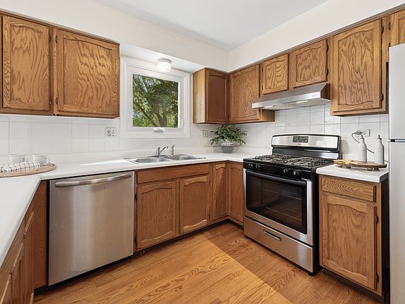 4th image of 1119 Berkshire Ln