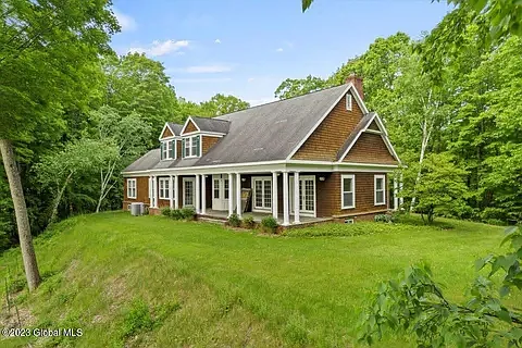 139 Burke Rd Photo 1