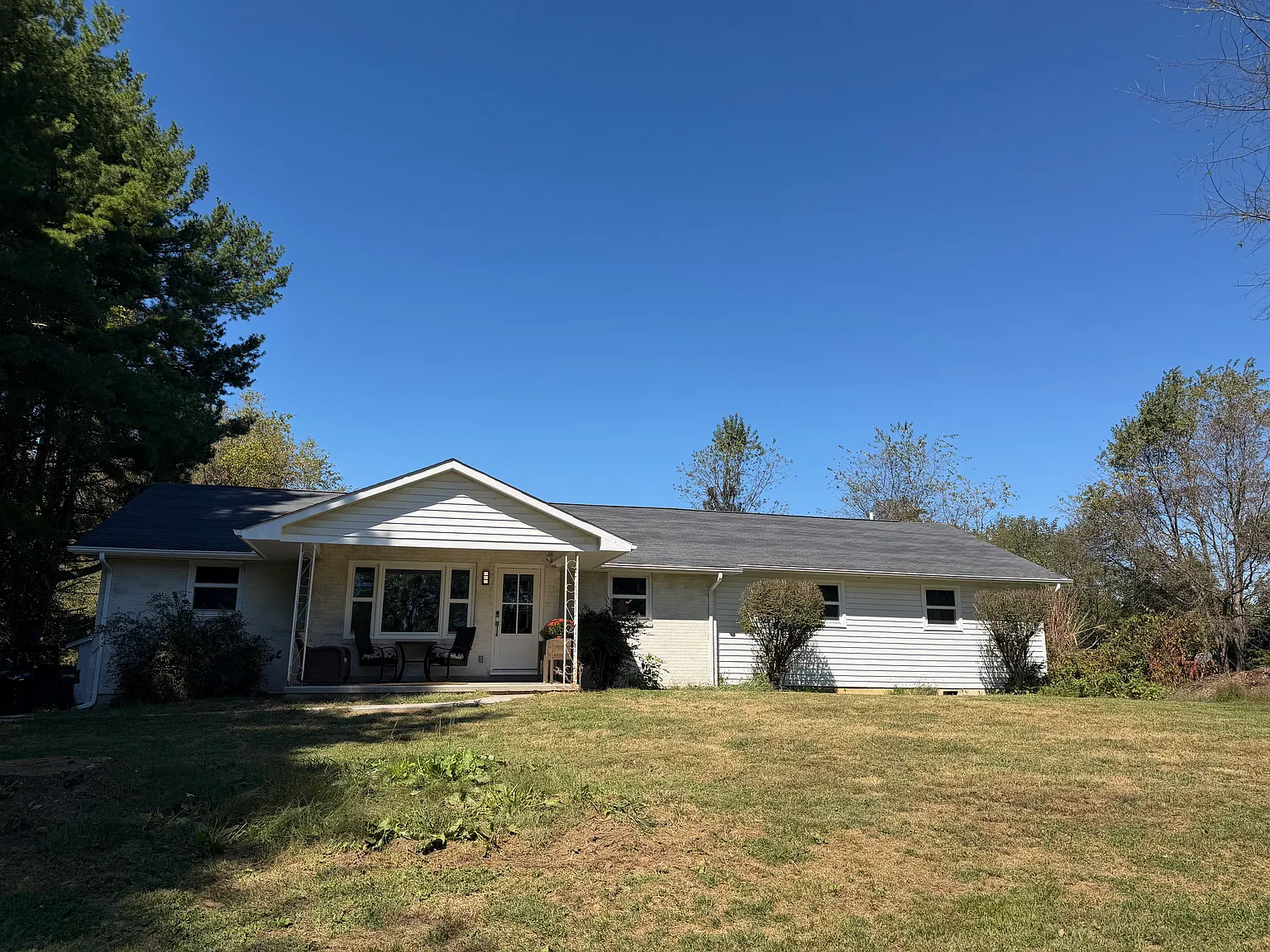 4 bed, 1958 sqft, $2,850 — Photo 2