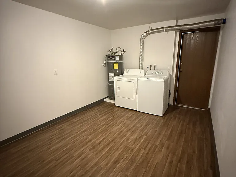 713 F Pl NE #4 — Photo 13