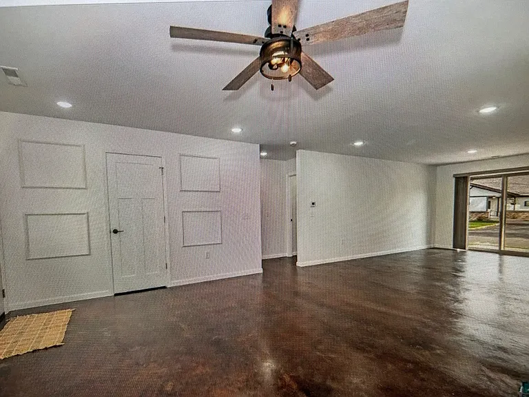 Logan Ln — Photo 4