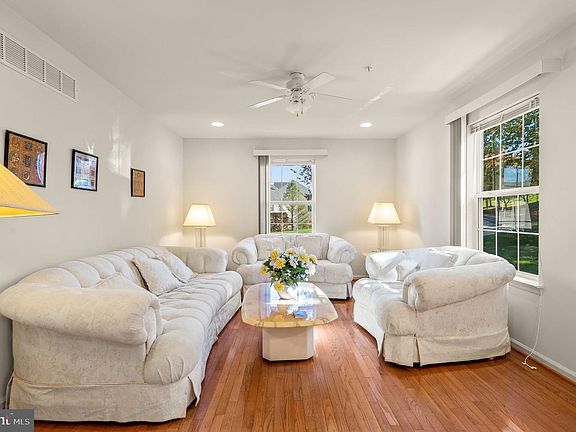 5th image of 450 Glenn Rose Cir