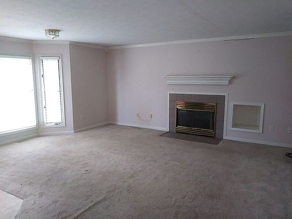 Family, b/fast area w/FP