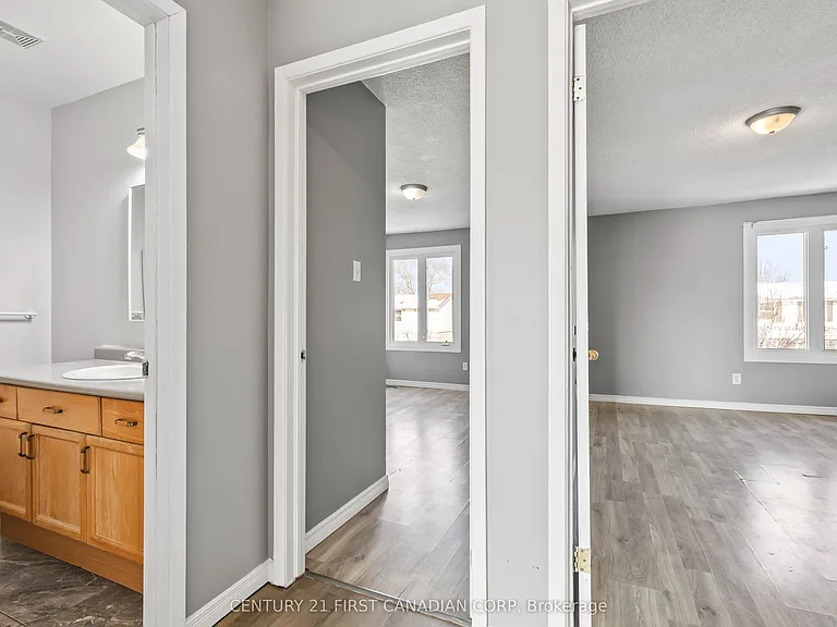 500 Osgoode Dr #20 — Photo 17