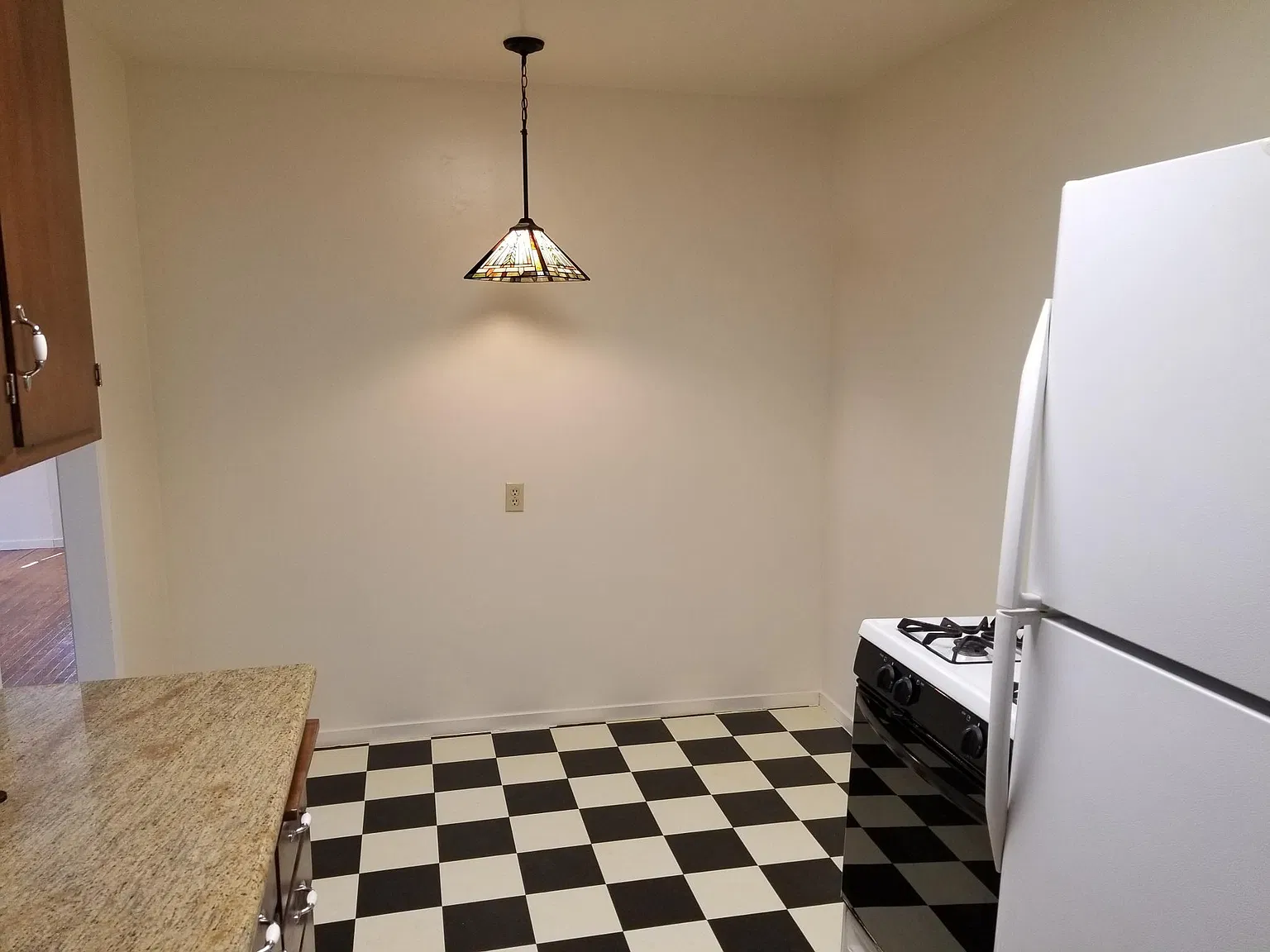 2 bed, 1000 sqft, $1,850 — Photo 2