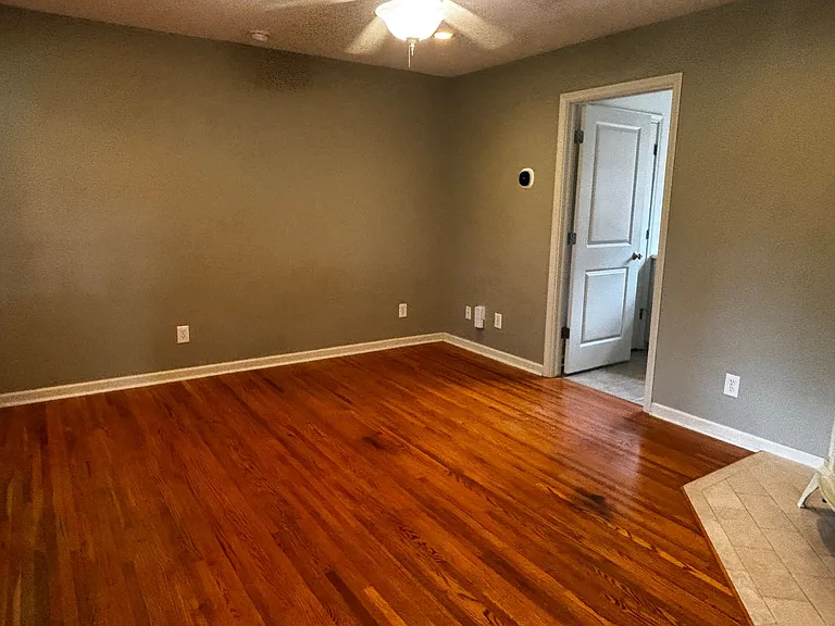 1326 E 32nd Pl — Photo 22
