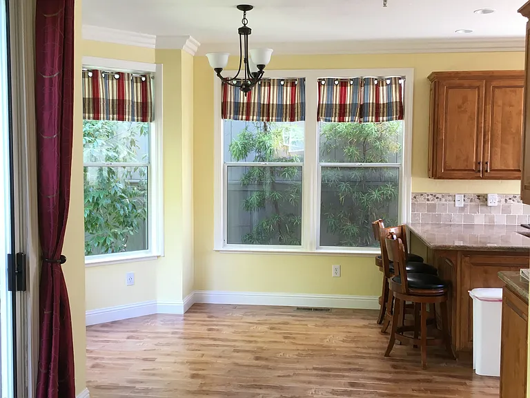 dinette area off of kitchen