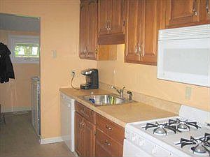 5th image of 111 Pryor Ave