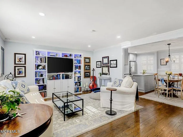 102 Manor Dr — Photo 2