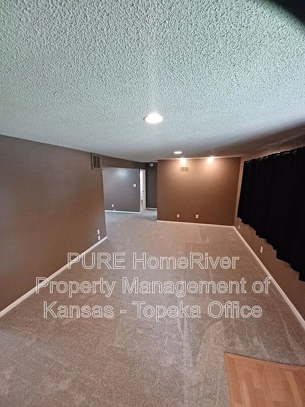 2 bed, 1.0 bath, 960 sqft, $1,250 — Photo 2