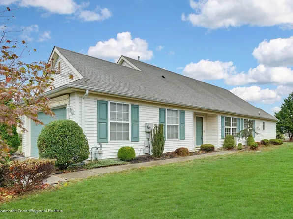 31 Oakmont Rd, Lakewood, NJ 08701