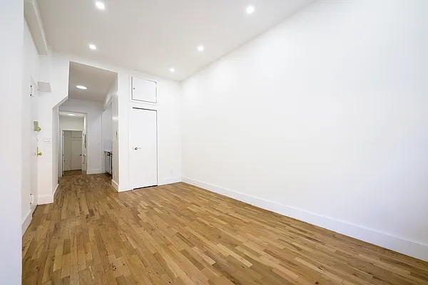 Rented by Buchbinder & Warren | media 16