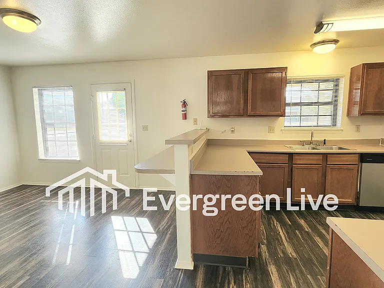 124 Raven Dr — Photo 6