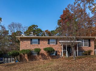 8400 Dunnhill Ln, Hixson, TN 37343