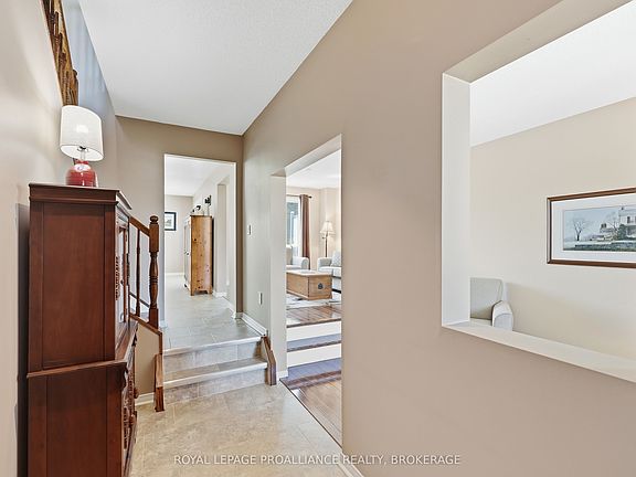 4th image of 969 Lombardy St