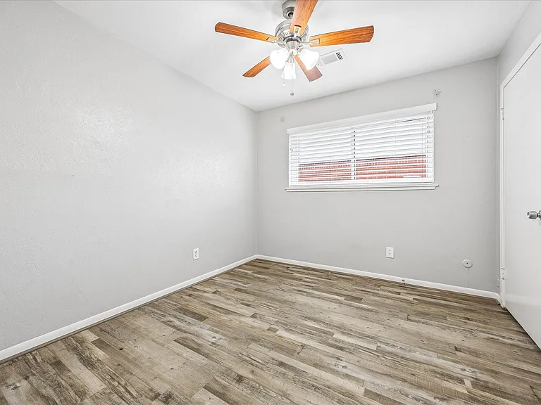 5827 Southminster Dr — Photo 9