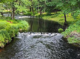 202 Deerfield Rd, Lake Ariel, PA 18436