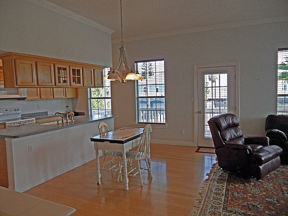 4th image of 205 W Lantana St