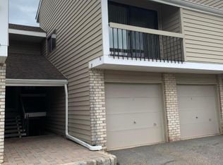 36 Overlook Dr, Clinton, NJ 08809