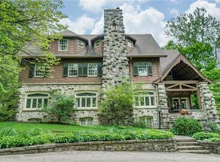 1126 Oakwood Ave, Oakwood, OH 45419