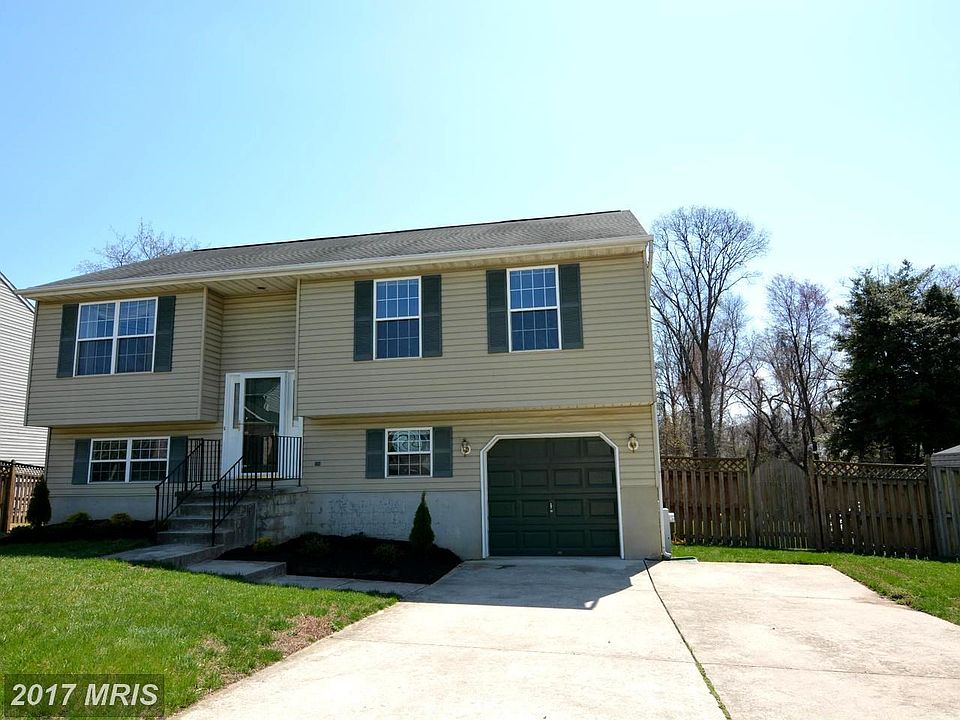 Welcoming Traditional Ready for Quick Occupancy!