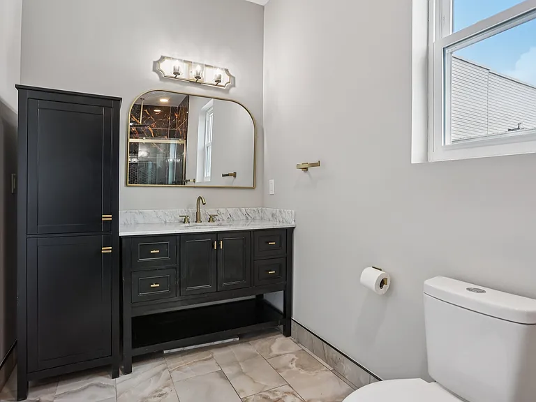 2225 N Waterloo St — Photo 14