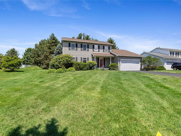 40 Alverstone Way — Photo 2