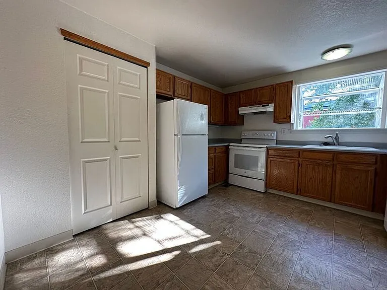 310 Buchanan Ct — Photo 11