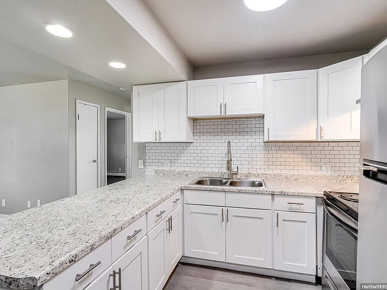 335-339 407 Southtowne Dr — Photo 47