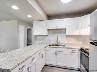 527 Southtowne Pl #Q-104, South Milwaukee, WI 53172