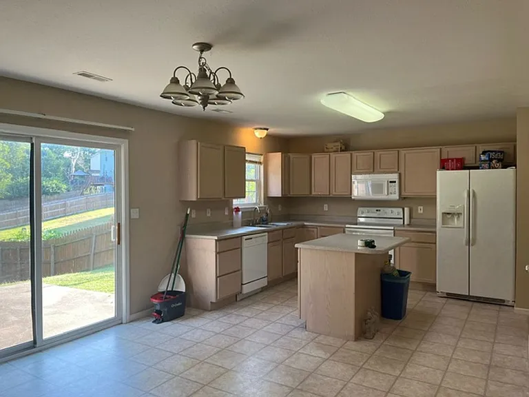 101 Amazon Dr — Photo 8