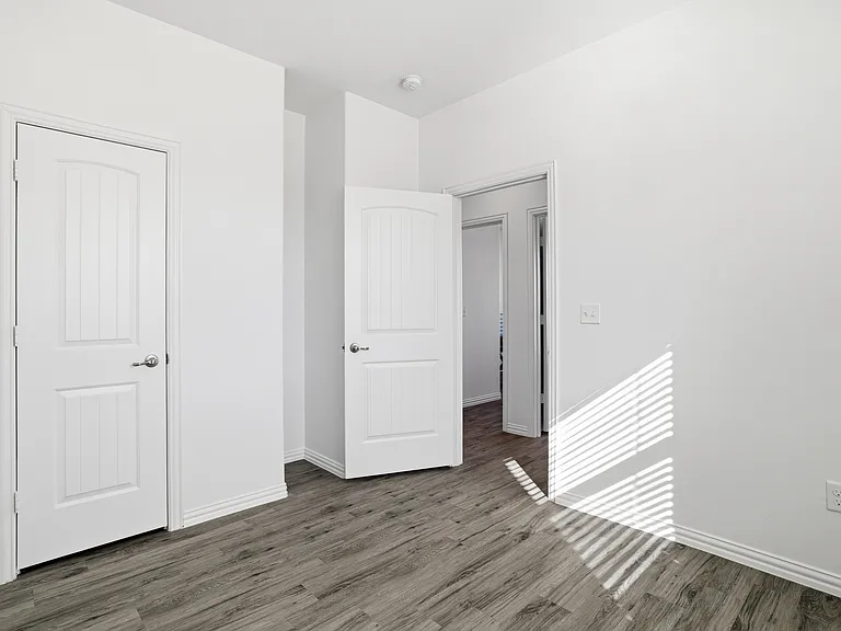 1471 Streamside Dr — Photo 11