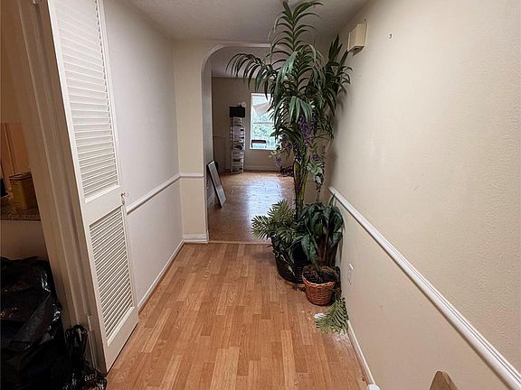 3rd image of 359 N Post Oak Ln APT 318