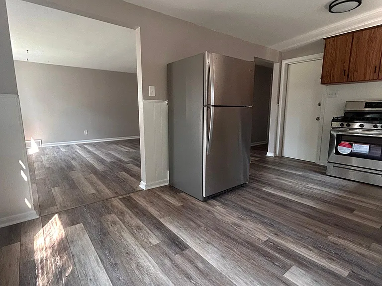 104 Mariemont Ave #LOWER — Photo 2