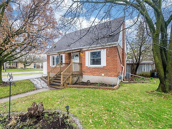 2nd image of 40 Ellis Cres N