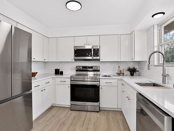 3rd image of 924 Tony Pl