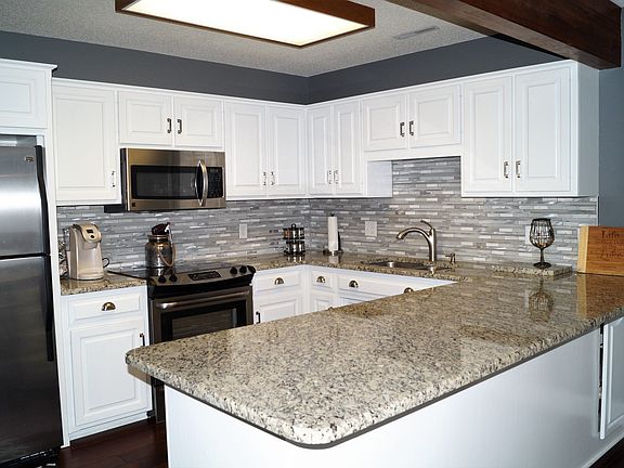 3rd image of 450 Palisades Dr