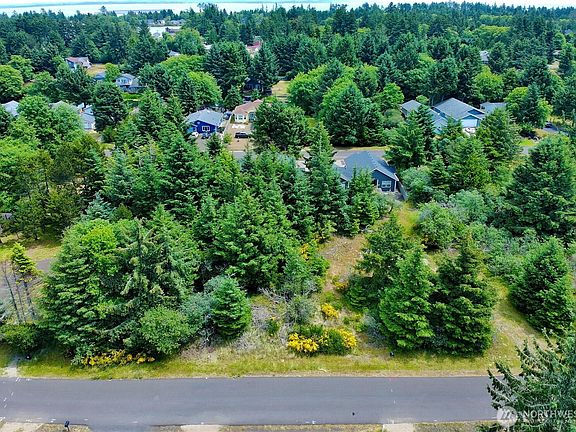 2nd image of 710 Island Circle SE