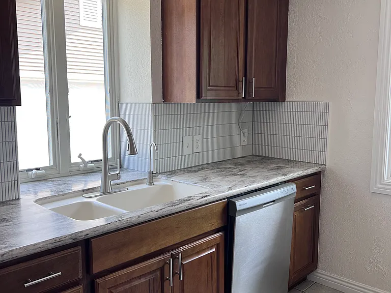 506 Chippewa St — Photo 14