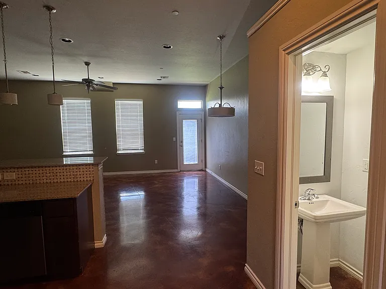 473 S Fretz Ave — Photo 3