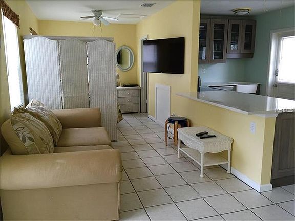 2nd image of 811 Lantana Ave