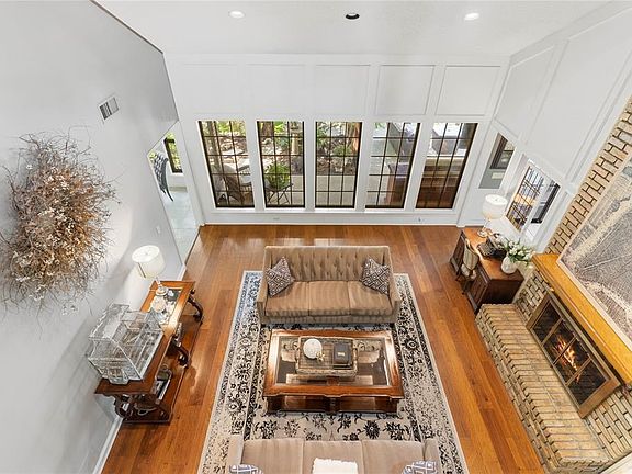 3rd image of 2805 Hacienda Ct