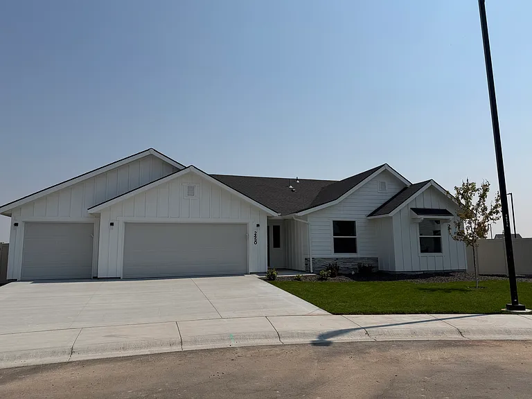 2450 W Clegane Ct — Photo 1
