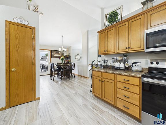 5th image of 7105 W 65th St